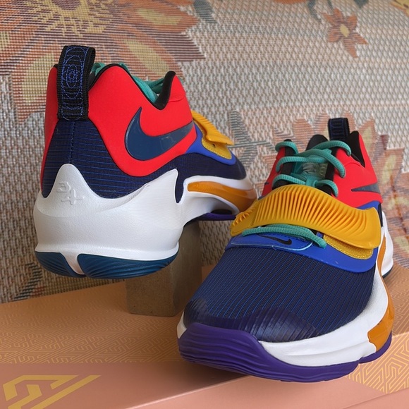 Nike Zoom Freak 3 'AntetokounBros' WMNS Sneakers - Picture 3 of 16